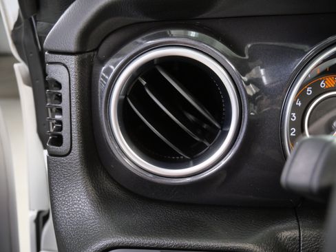 Used 2023 Jeep Wrangler Unlimited Sahara AWD/4WD image 29