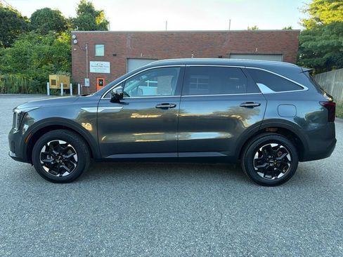 Certified 2025 Kia Sorento S AWD/4WD image 3