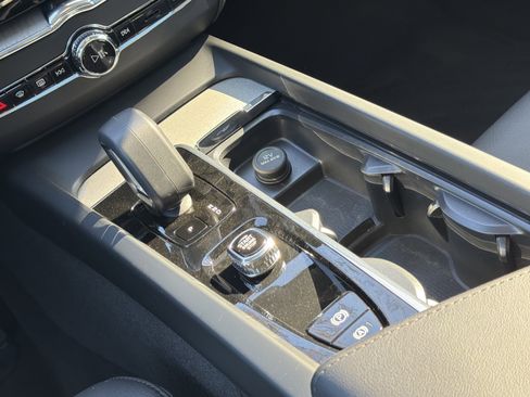 Certified 2025 Volvo XC60 B5 Plus image 26