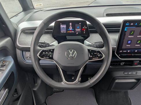 Used 2025 Volkswagen ID. Buzz Pro S Plus RWD image 24