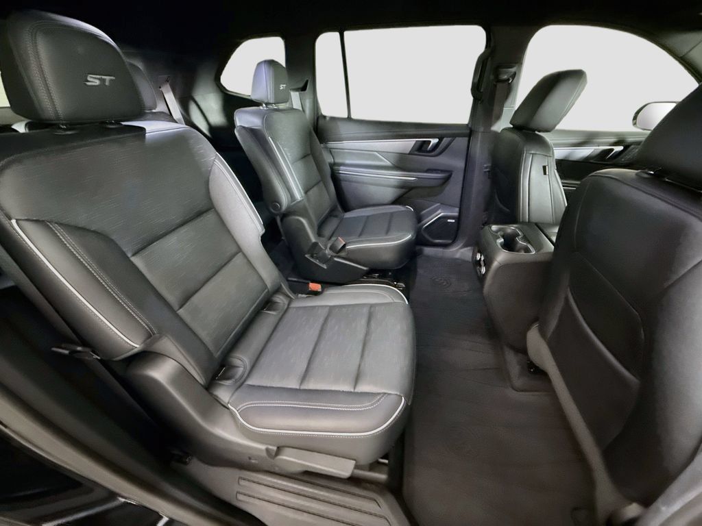 Used 2025 Buick Enclave Sport Touring w/ Power Package FWD image 28
