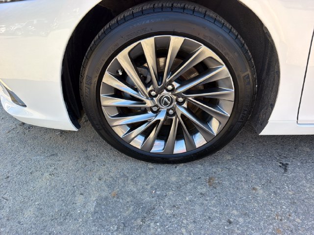 Used 2021 Lexus ES 300h Ultra Luxury w/ Accessory Package 2 FWD image 33