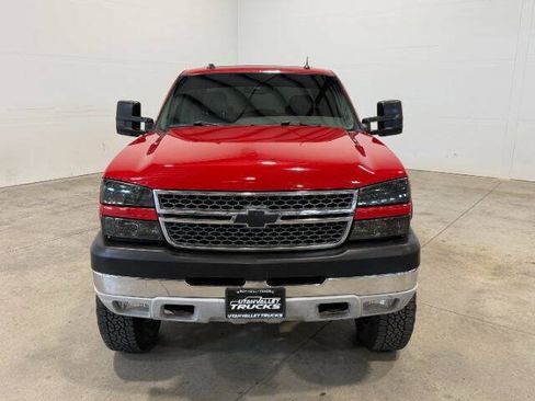 Used 2005 Chevrolet Silverado 2500 LT w/ Heavy-Duty Power Package AWD/4WD image 4
