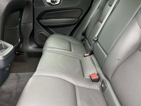 Used 2023 Volvo XC60 B5 Plus image 19
