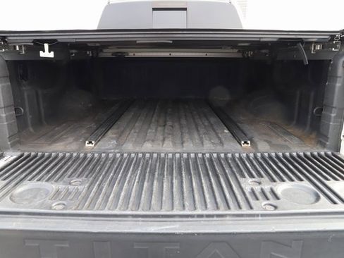 Used 2018 Nissan Titan PRO-4X image 9