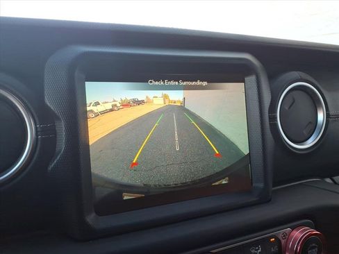 Used 2021 Jeep Wrangler Unlimited Sahara w/ Cold Weather Group image 19