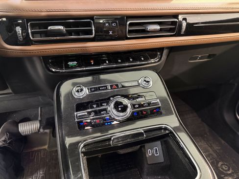 Used 2022 Lincoln Nautilus Reserve w/ Luxury Package image 20