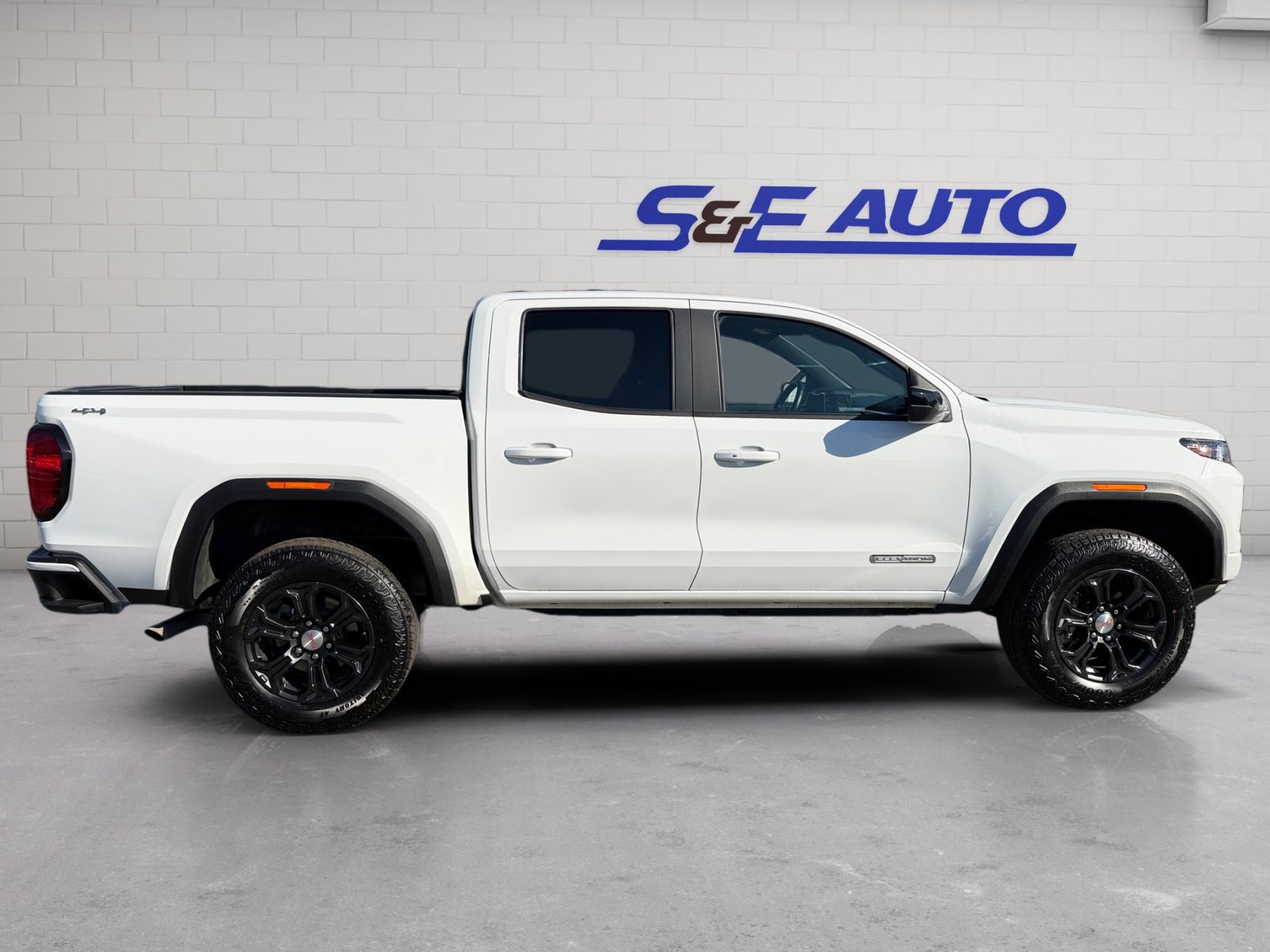 Used 2024 GMC Canyon Elevation w/ Convenience Package AWD/4WD image 5