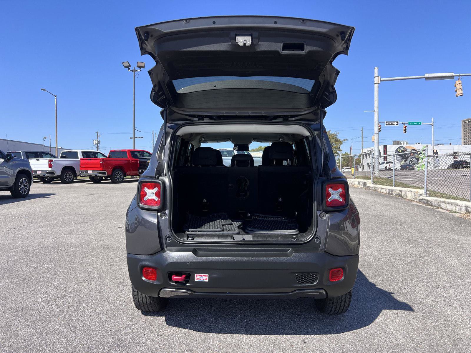 Used 2021 Jeep Renegade Trailhawk AWD/4WD image 7