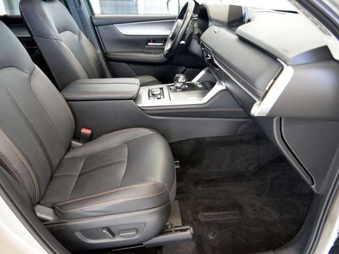 Certified 2024 MAZDA CX-90 Plug-In Hybrid w/ Preferred AWD/4WD image 31
