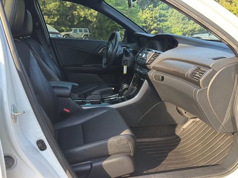 Used 2016 Honda Accord Sport image 13