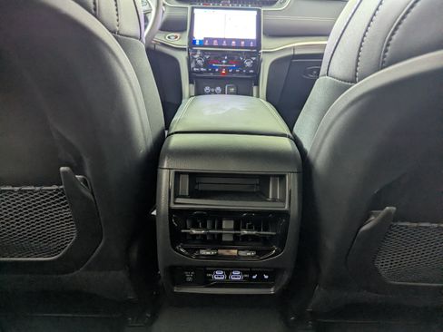 Used 2025 Jeep Grand Cherokee Limited w/ Trailer Tow Package RWD image 12