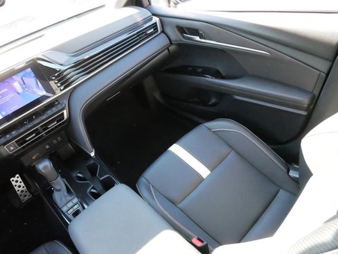 Certified 2025 Toyota Camry SE image 11