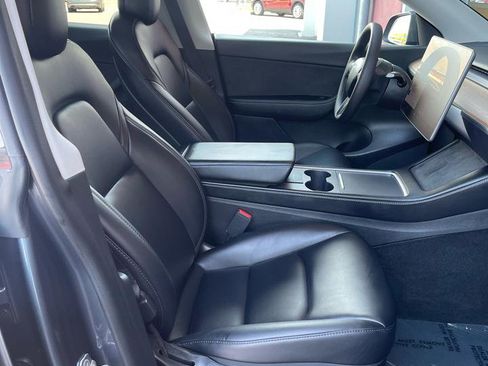 Used 2022 Tesla Model Y Performance AWD/4WD image 16