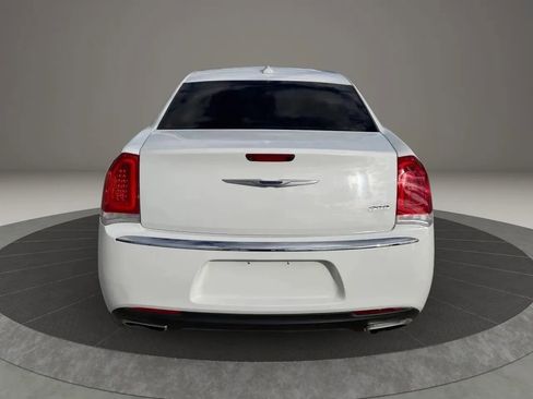 Used 2019 Chrysler 300 Limited RWD image 6
