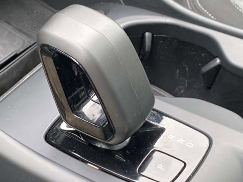 Used 2024 Volvo XC40 B5 Core image 30