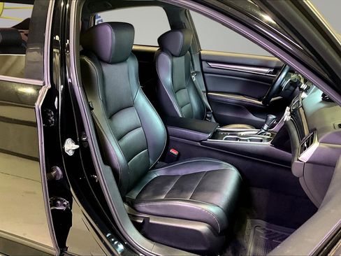 Used 2018 Honda Accord Sport image 29