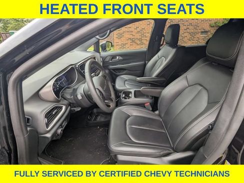 Used 2025 Chrysler Pacifica Select FWD image 13