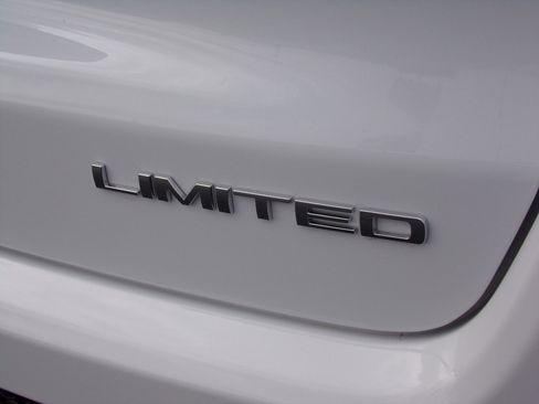 Used 2022 Jeep Compass Limited image 11