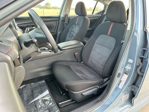 Used 2024 Nissan Sentra SR w/ Trunk Package FWD image 11