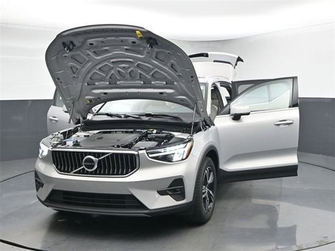 Used 2023 Volvo XC40 B5 Plus image 51