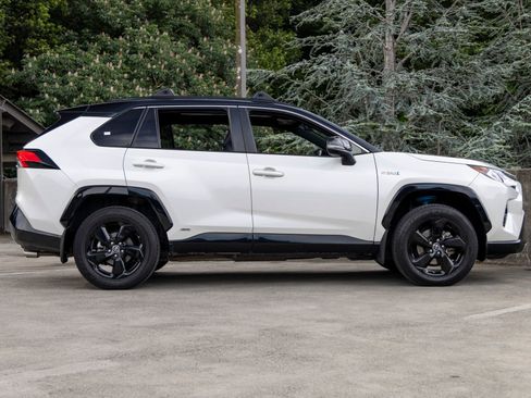 Used 2019 Toyota RAV4 XSE AWD/4WD image 12