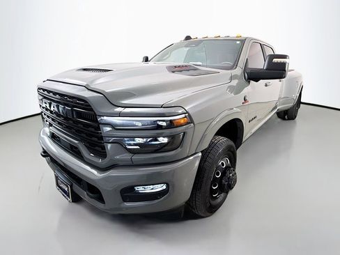 Used 2025 RAM 3500 Limited AWD/4WD image 3