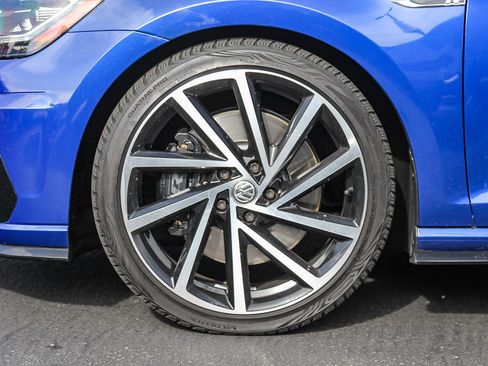 Used 2019 Volkswagen Golf R 4-Door image 19