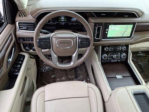 Certified 2022 GMC Yukon Denali w/ Denali Premium Package image 12