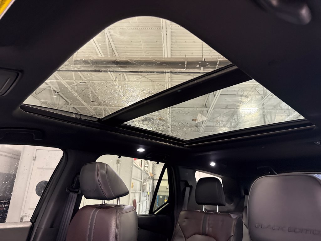 Used 2025 Honda Pilot Black Edition image 3