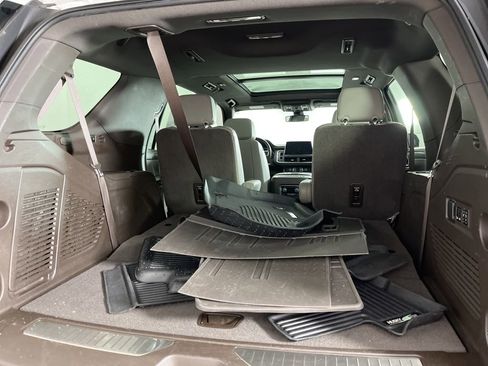 Used 2021 Chevrolet Tahoe Z71 w/ Z71 Off-Road Package image 12