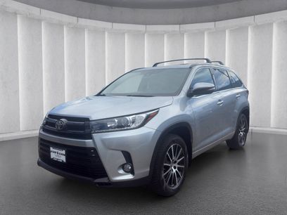 Used 2017 Toyota Highlander SE