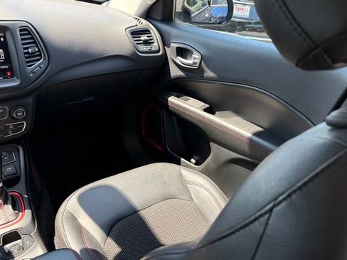 Used 2019 Jeep Compass Trailhawk w/ Cold Weather Group AWD/4WD image 29