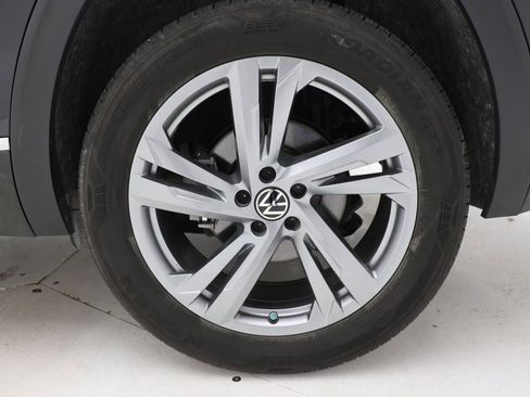 Used 2024 Volkswagen Atlas Cross Sport SEL R-Line AWD/4WD image 10