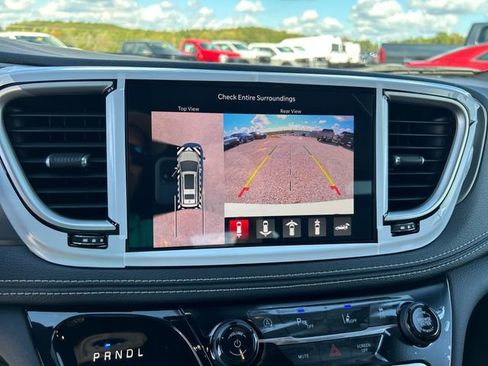 New 2026 Chrysler Pacifica Select image 26