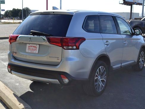 Used 2018 Mitsubishi Outlander SE image 10