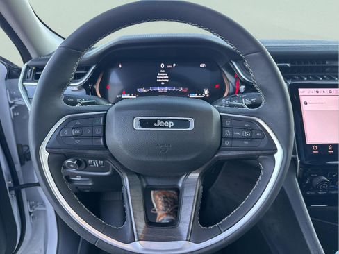 Used 2024 Jeep Grand Cherokee Limited w/ Black Appearance Package image 23