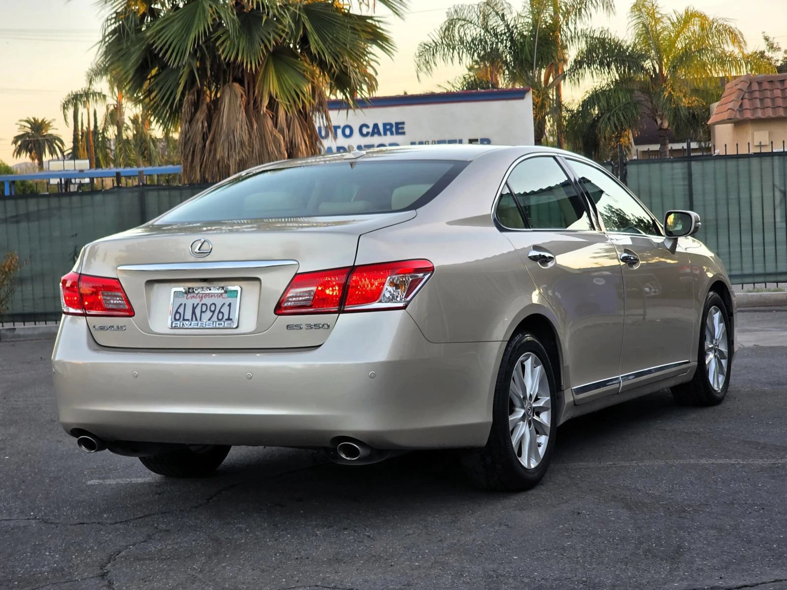Used 2010 Lexus ES 350 w/ Preferred Accessory Package FWD image 3