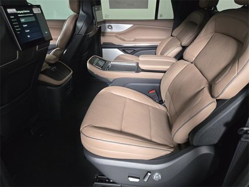 New 2025 Lincoln Navigator L Black Label image 14