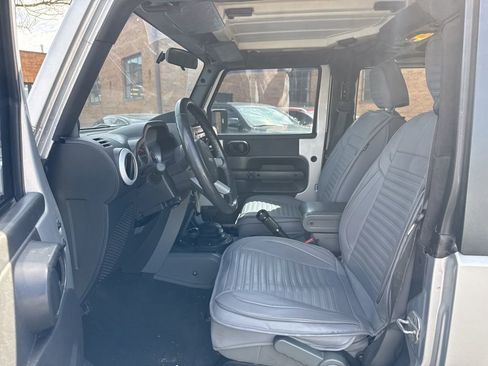 Used 2008 Jeep Wrangler Sahara w/ Dual Top Group image 17