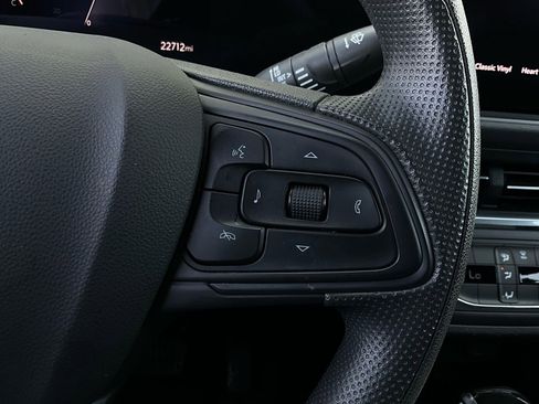 Used 2025 Buick Envista Preferred image 34