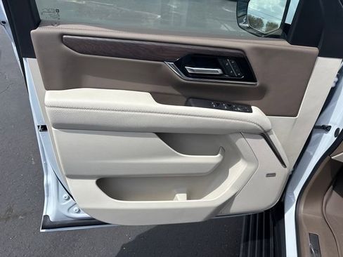 New 2026 GMC Yukon XL Denali w/ Sun & Power Step Package AWD/4WD image 11