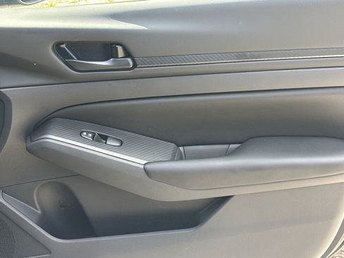 Used 2025 Nissan Altima 2.5 S FWD image 14