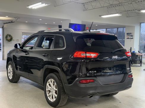 Used 2017 Jeep Cherokee Latitude w/ Safety/Convenience Group image 5