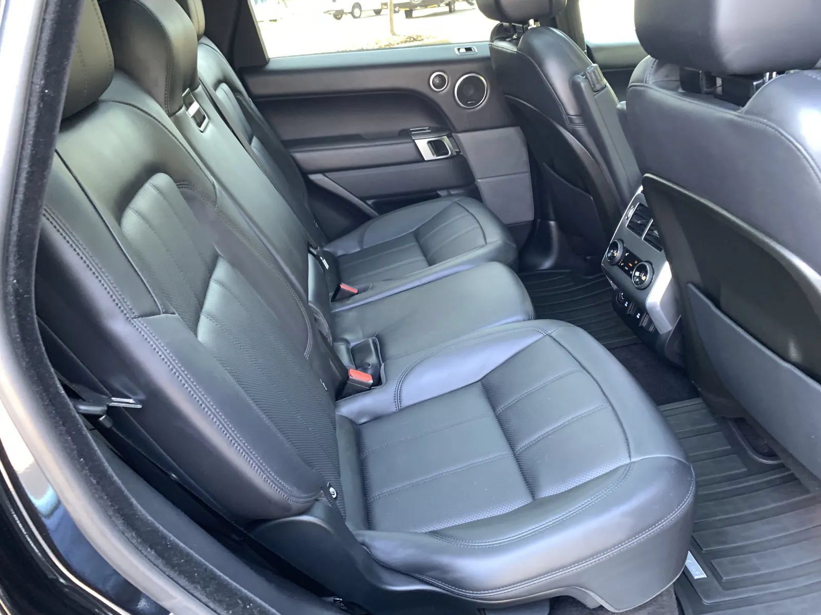 Used 2019 Land Rover Range Rover Sport Supercharged AWD/4WD image 33