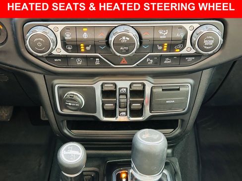 Used 2022 Jeep Wrangler Unlimited Sahara image 6