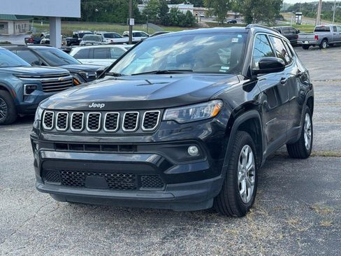 Used 2024 Jeep Compass Latitude AWD/4WD image 10