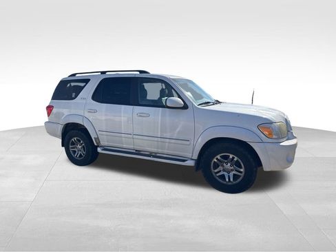 Used 2005 Toyota Sequoia SR5 image 4
