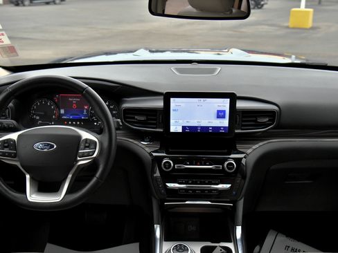 Used 2021 Ford Explorer Limited w/ Equipment Group 301A image 45