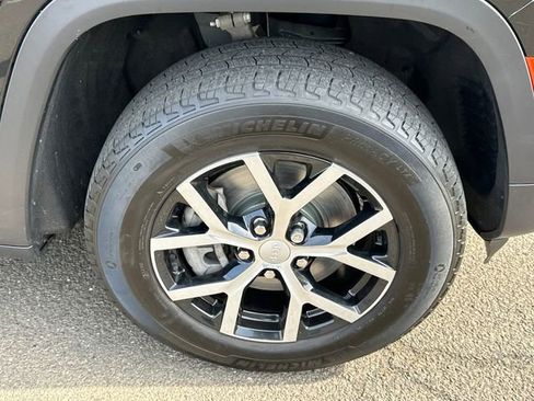 Used 2023 Jeep Grand Cherokee L Limited AWD/4WD image 7